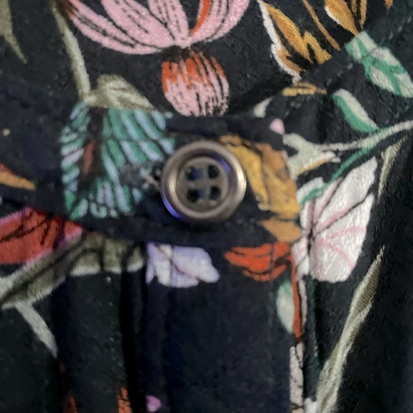 Christopher Banks Short Sleeve Floral Button Down Top . - Picture 4 of 4